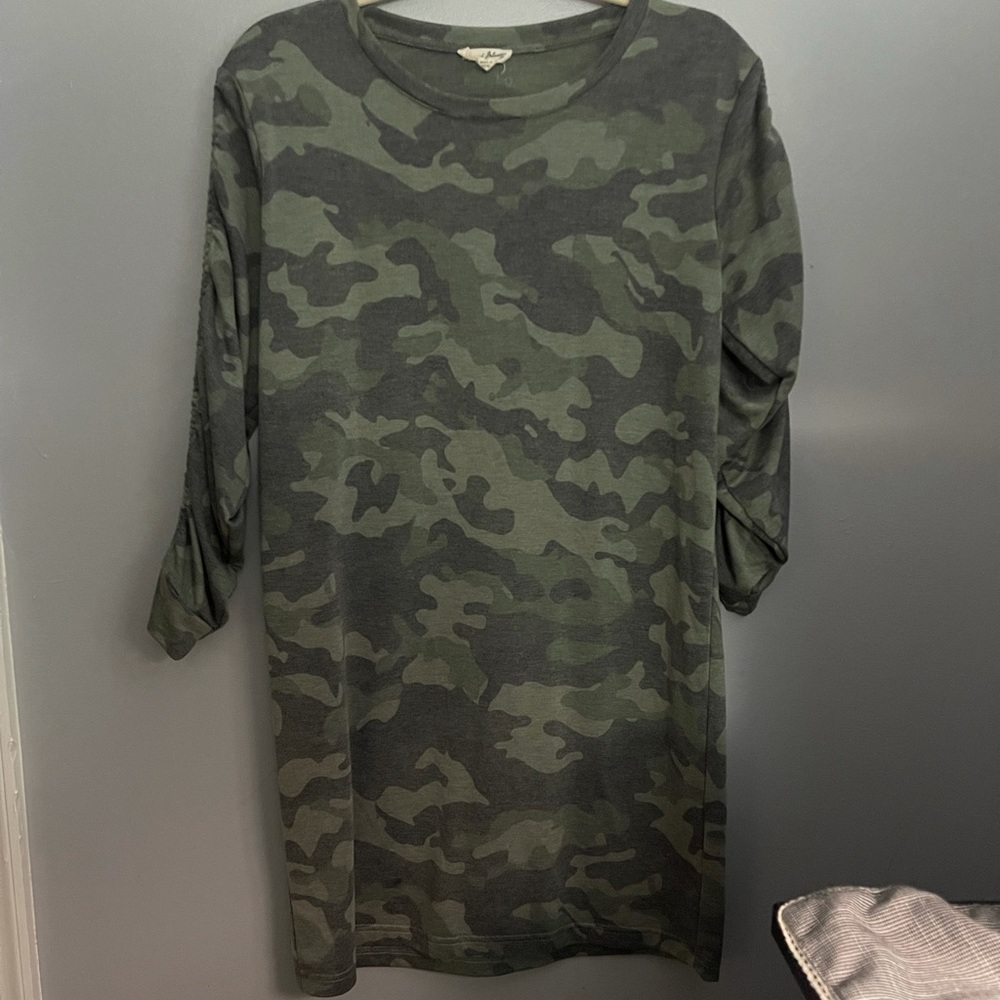 Jane & delancy camo sweatshirt dress M